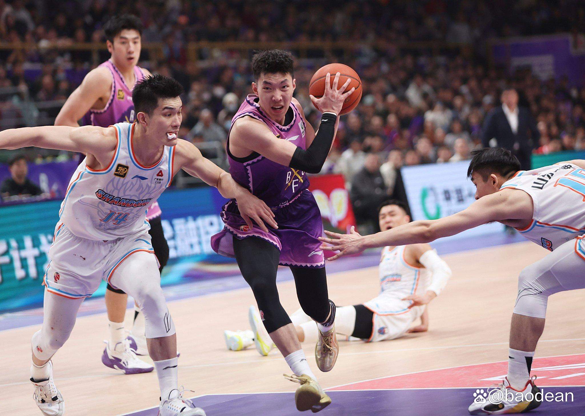 海星赛事-窗口期体能课后；山东男篮刷新队史纪录备战葡超；气氛紧张；训练强度明显提升的简单介绍